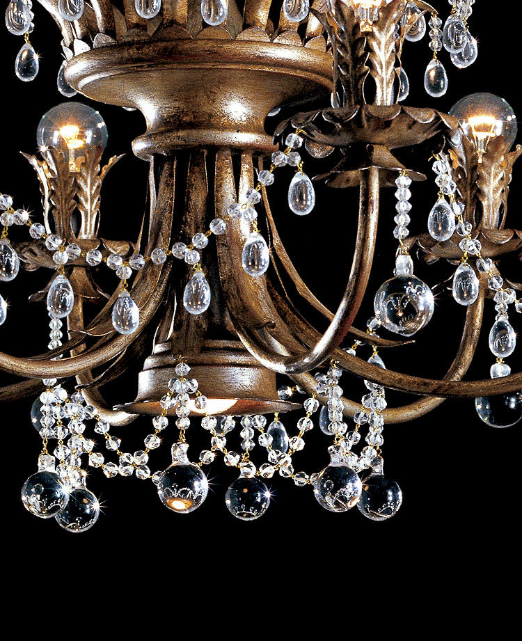 Lampadario in stile classico anticato con cristalli