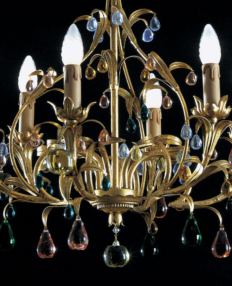 Lampadario di lusso in ferro battuto con cristalli colorati a forma frutta